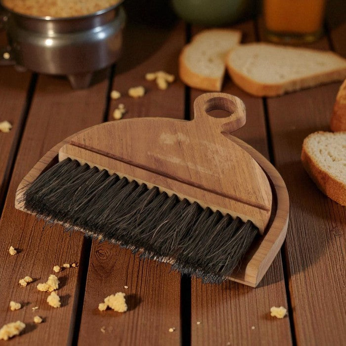 Set brosse et pelle en teck, forme arrondie poil noir en fibre de palmier 17x13x2 cm