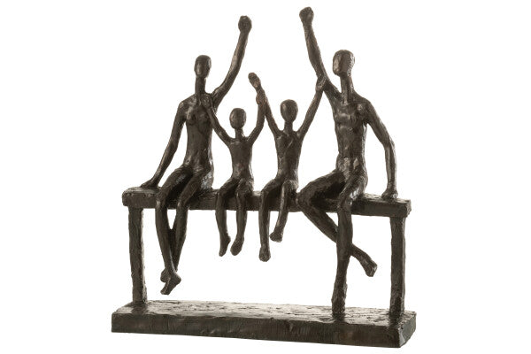FAMILLE SUR BANC POLY BRUN 30x9xH34 cm
